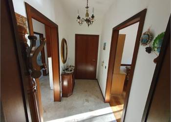 APPARTAMENTO CON GARAGE E CANTINA